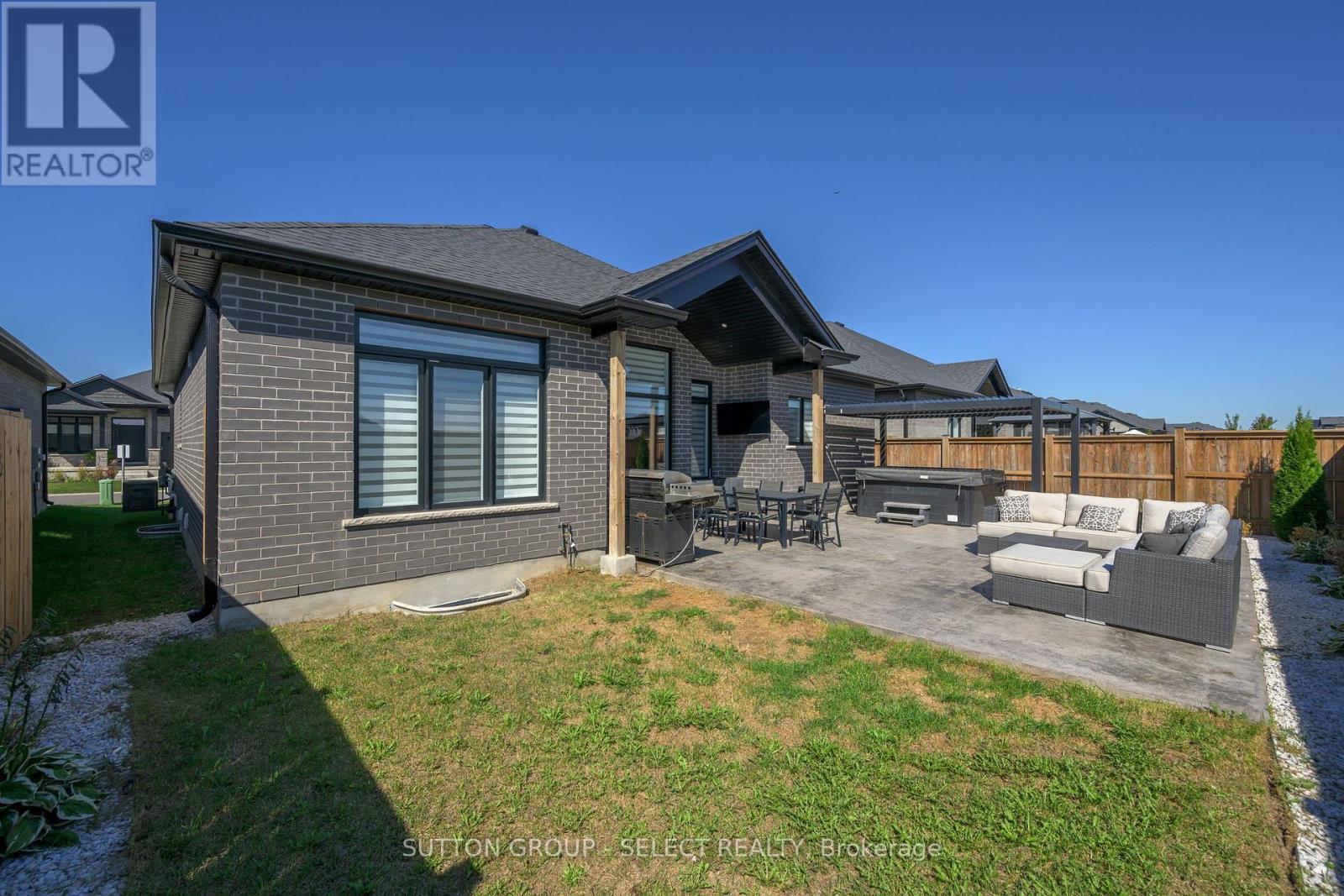 77 - 383 Daventry Way, Middlesex Centre, Ontario  N0L 1R0 - Photo 43 - X12438537