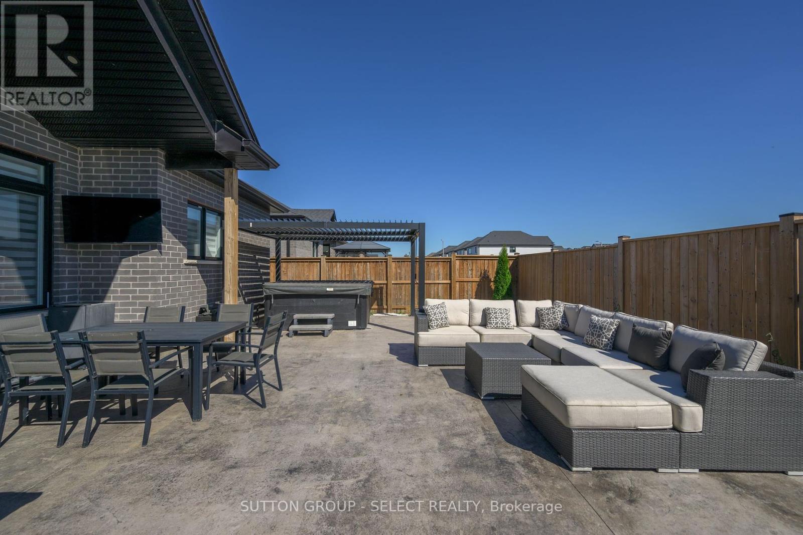 77 - 383 Daventry Way, Middlesex Centre, Ontario  N0L 1R0 - Photo 44 - X12438537