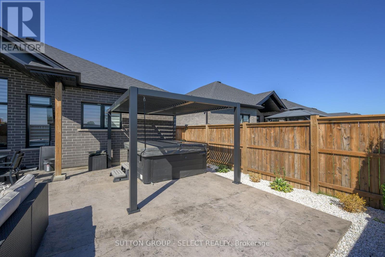 77 - 383 Daventry Way, Middlesex Centre, Ontario  N0L 1R0 - Photo 49 - X12438537
