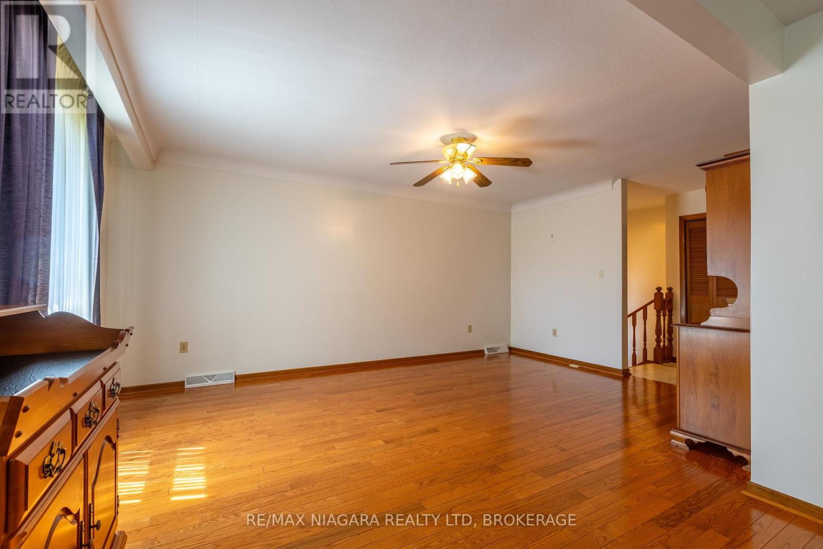 82 Westwood Crescent, Welland, Ontario  L3C 4R3 - Photo 6 - X12384262