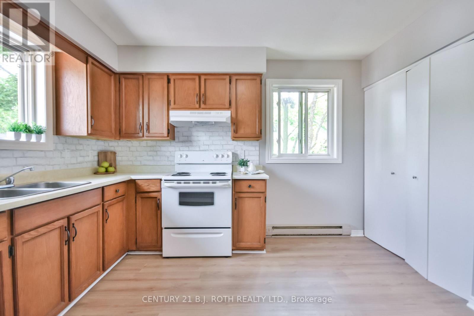 19 South Street, Orillia, Ontario  L3V 3T1 - Photo 8 - S12438417