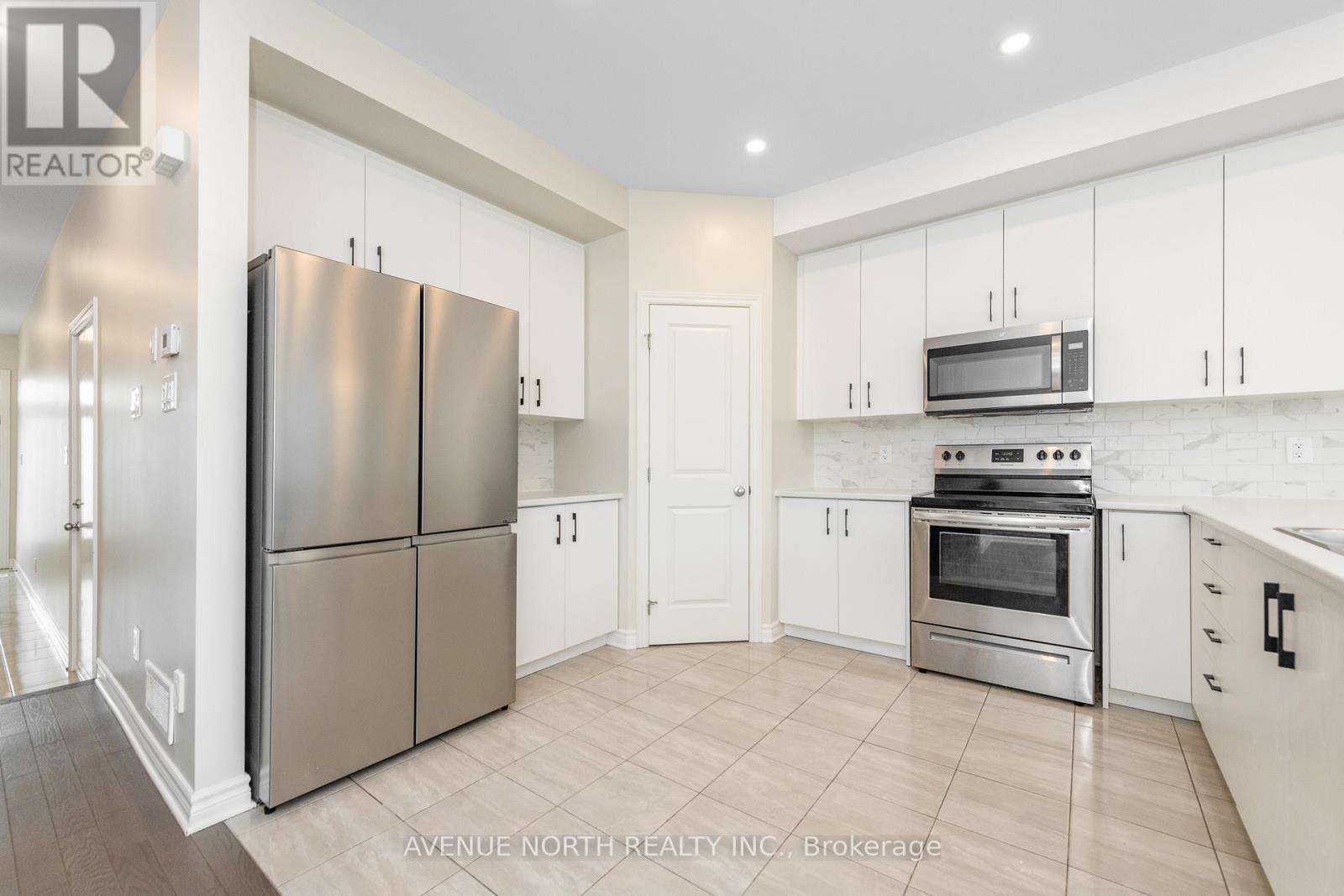 747 Namur Street, Russell, Ontario  K0A 1W0 - Photo 7 - X12438557