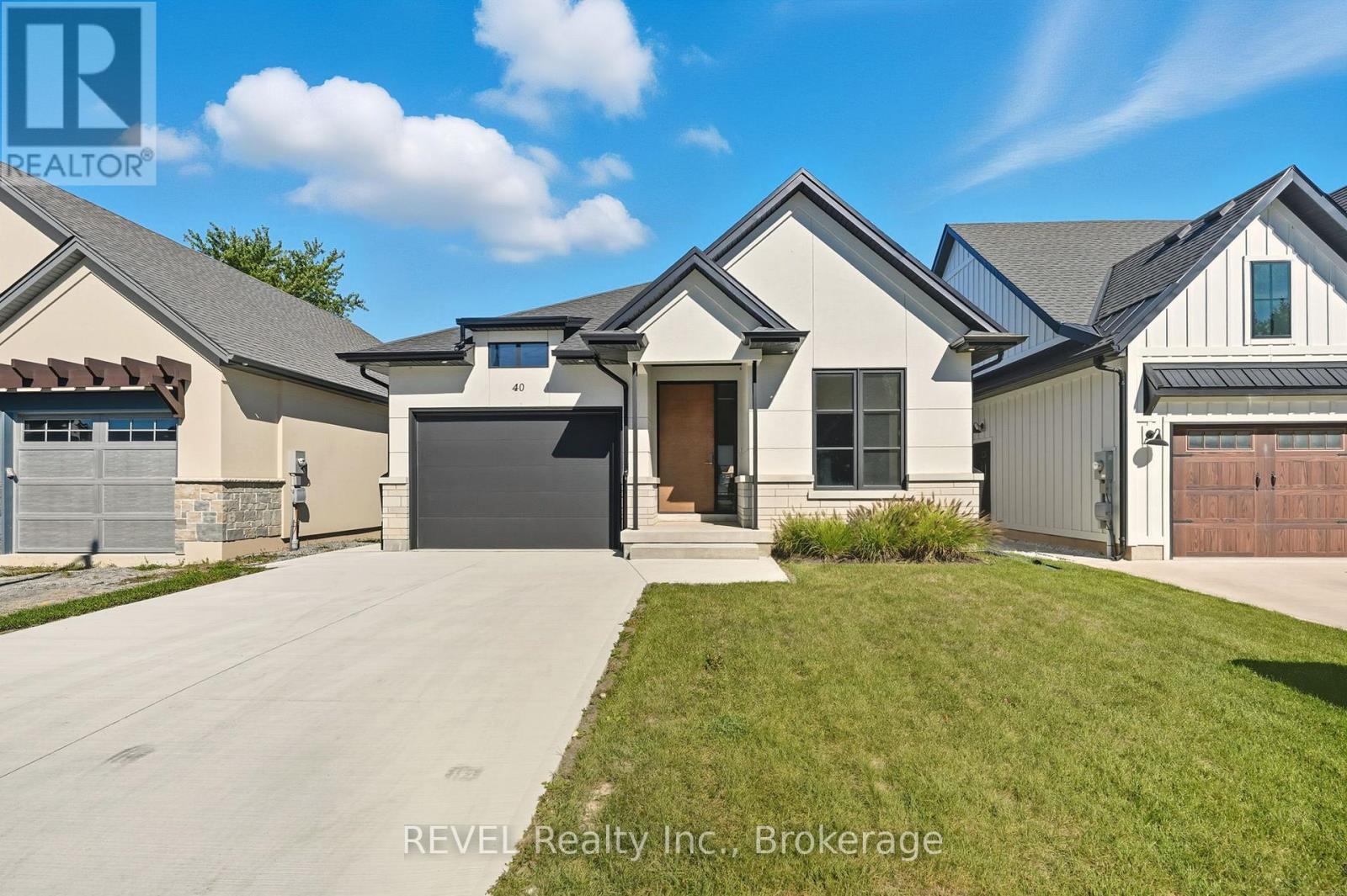 40 Ivy Crescent, Thorold (Confederation Heights), Ontario  L2V 0J9 - Photo 2 - X12438468