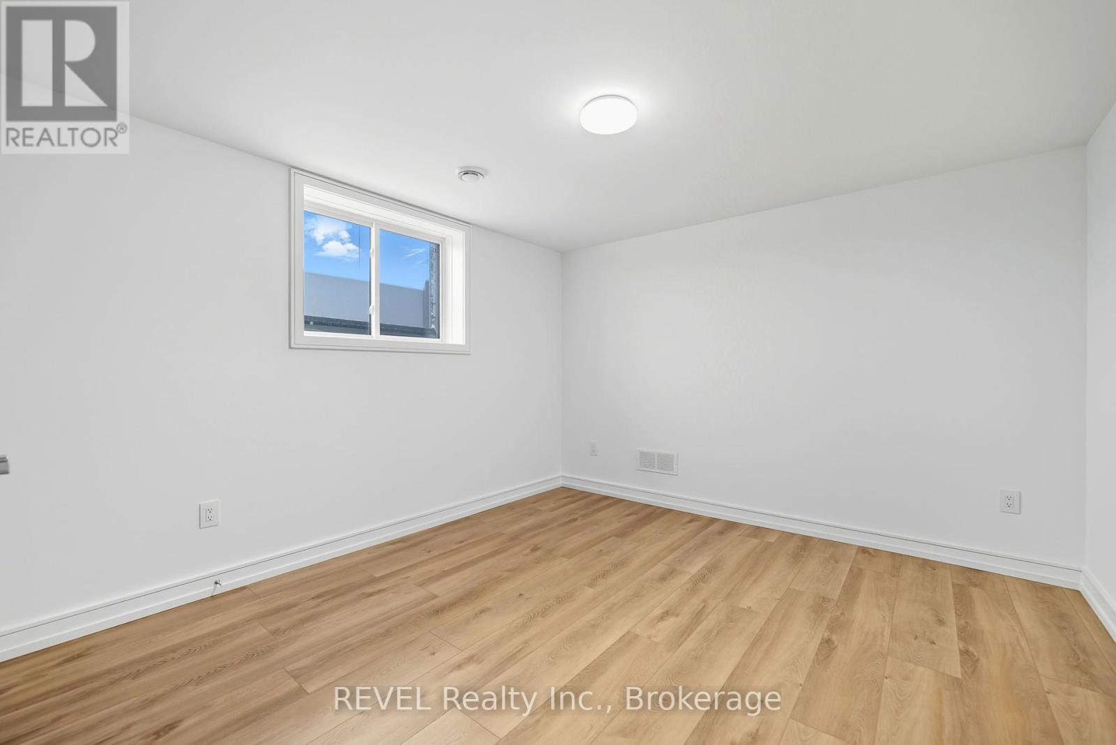 40 Ivy Crescent, Thorold (Confederation Heights), Ontario  L2V 0J9 - Photo 43 - X12438468