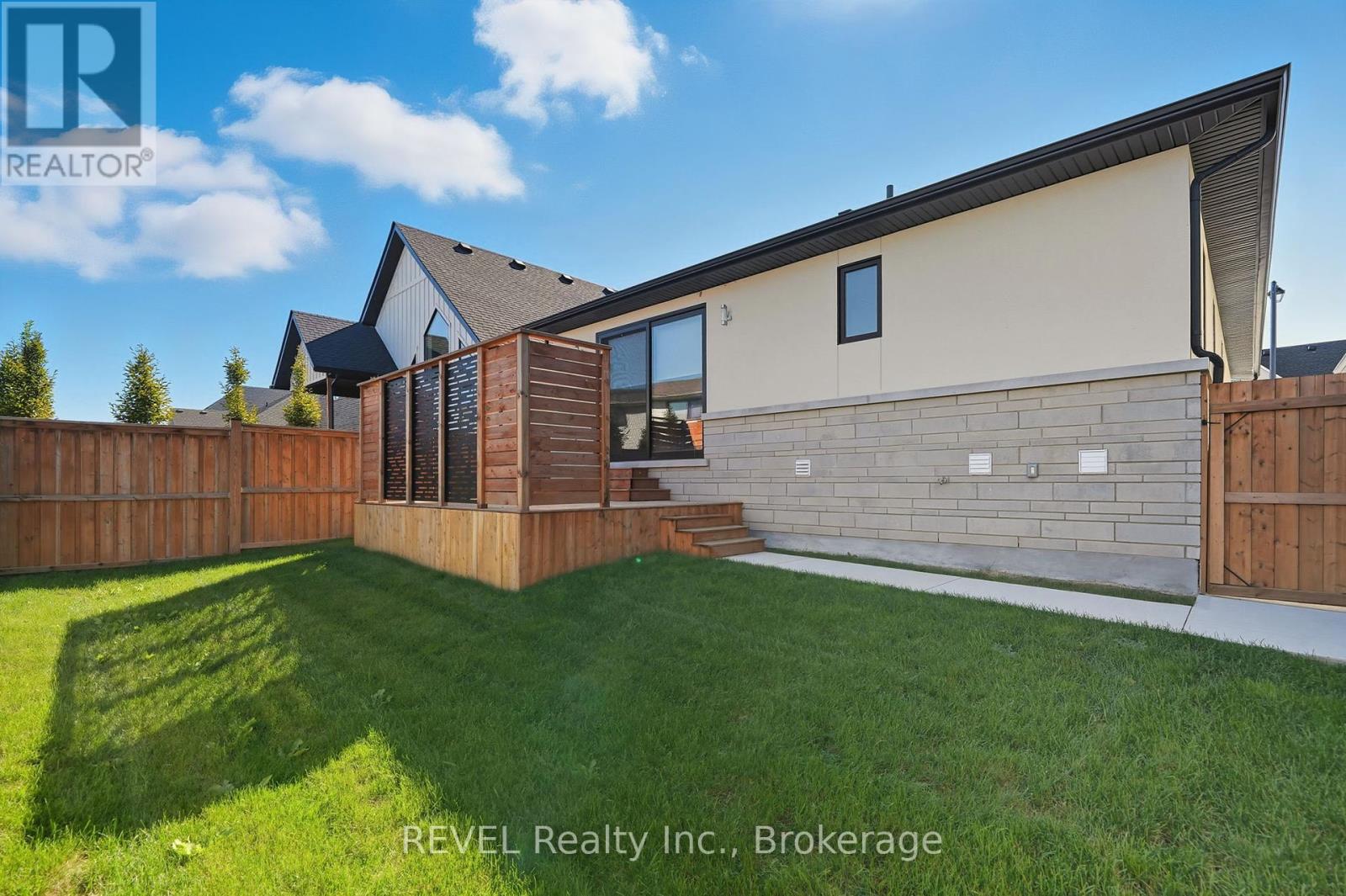 40 Ivy Crescent, Thorold (Confederation Heights), Ontario  L2V 0J9 - Photo 47 - X12438468