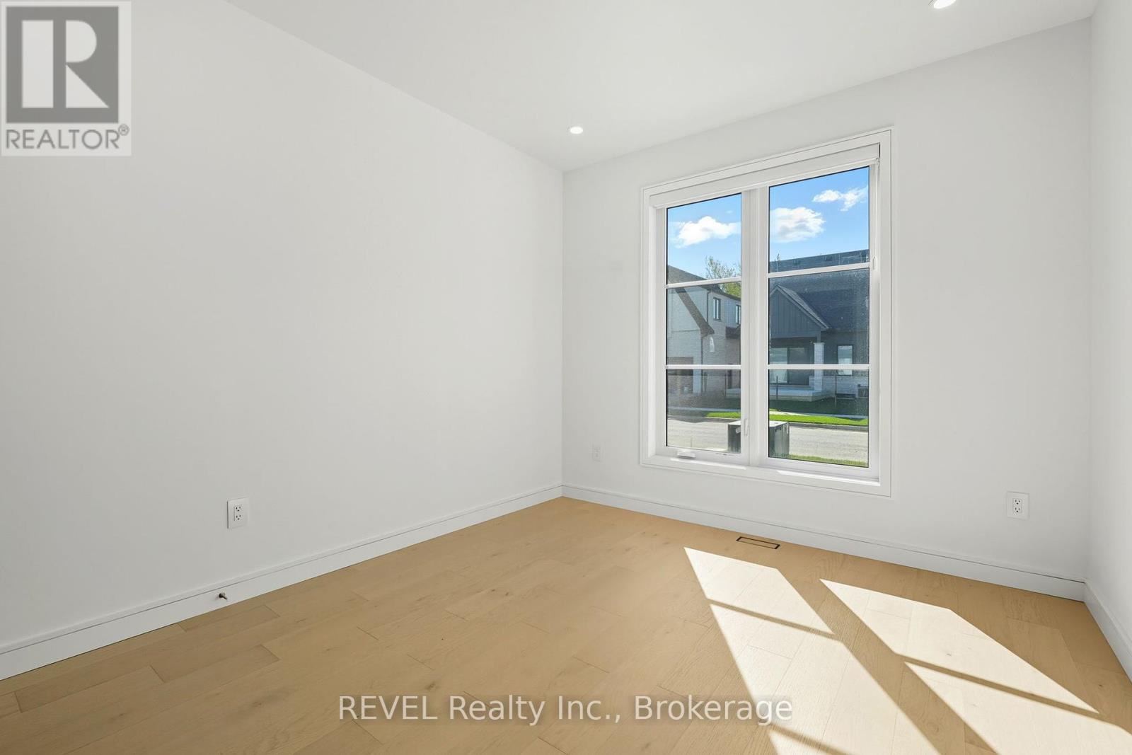 40 Ivy Crescent, Thorold (Confederation Heights), Ontario  L2V 0J9 - Photo 9 - X12438468