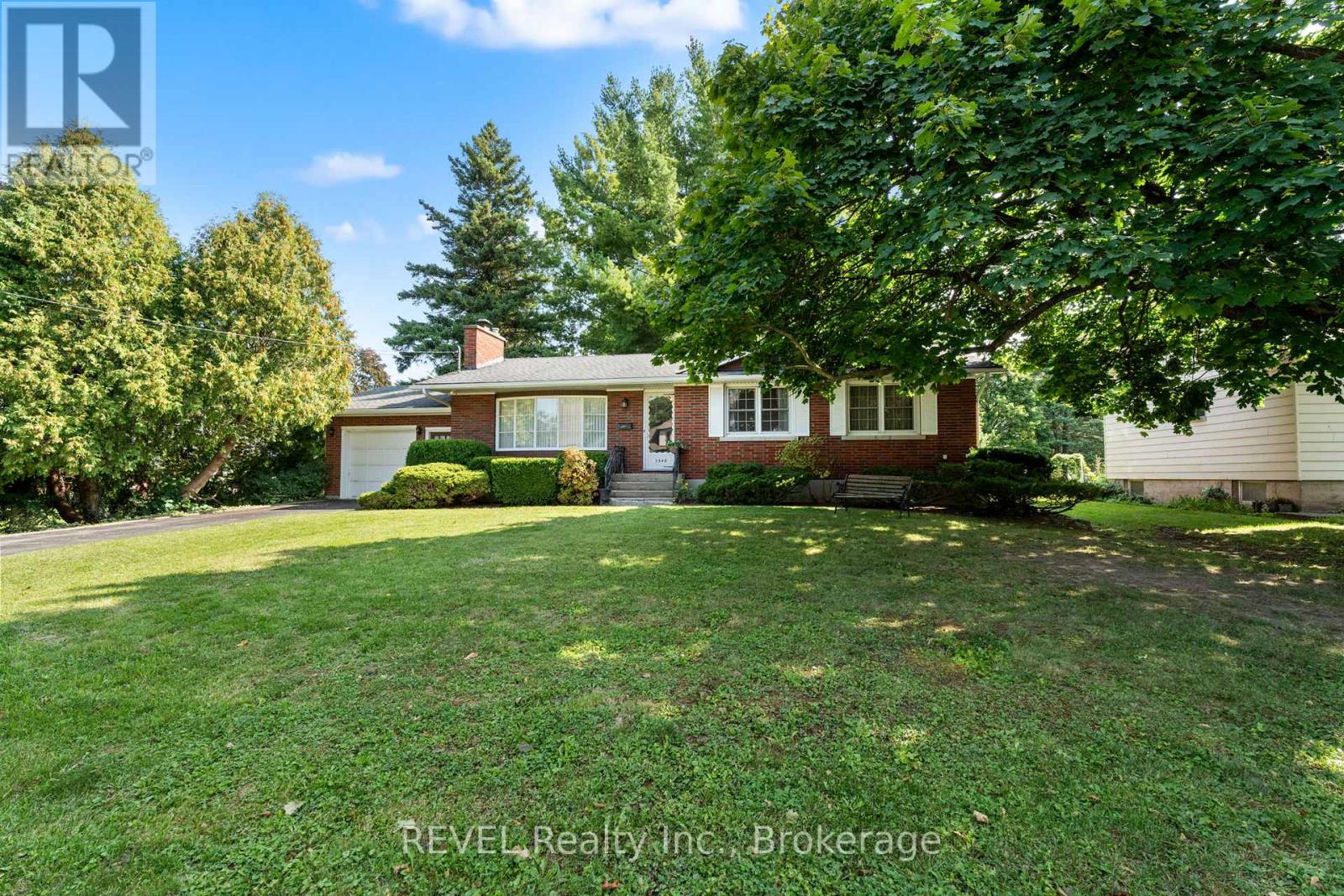 5548 Hodgson Avenue, Niagara Falls (Ascot), Ontario  L2H 1N4 - Photo 1 - X12438532