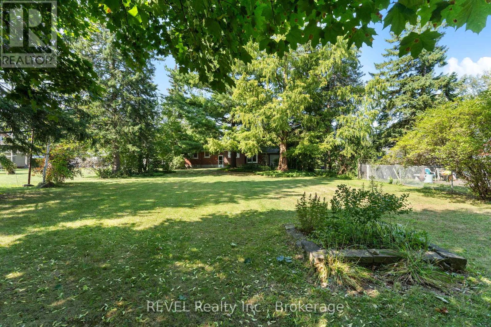5548 Hodgson Avenue, Niagara Falls (Ascot), Ontario  L2H 1N4 - Photo 9 - X12438532