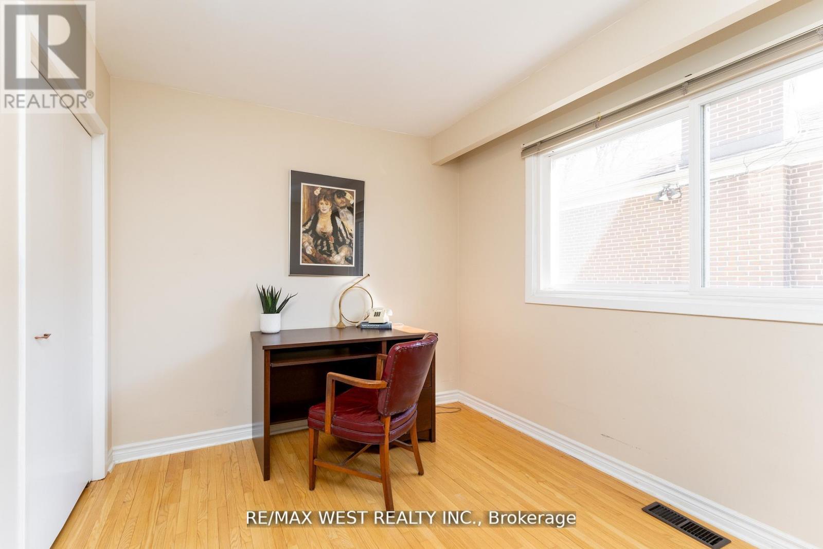 28 Braywin Drive, Toronto, Ontario  M9P 2P1 - Photo 16 - W12438364