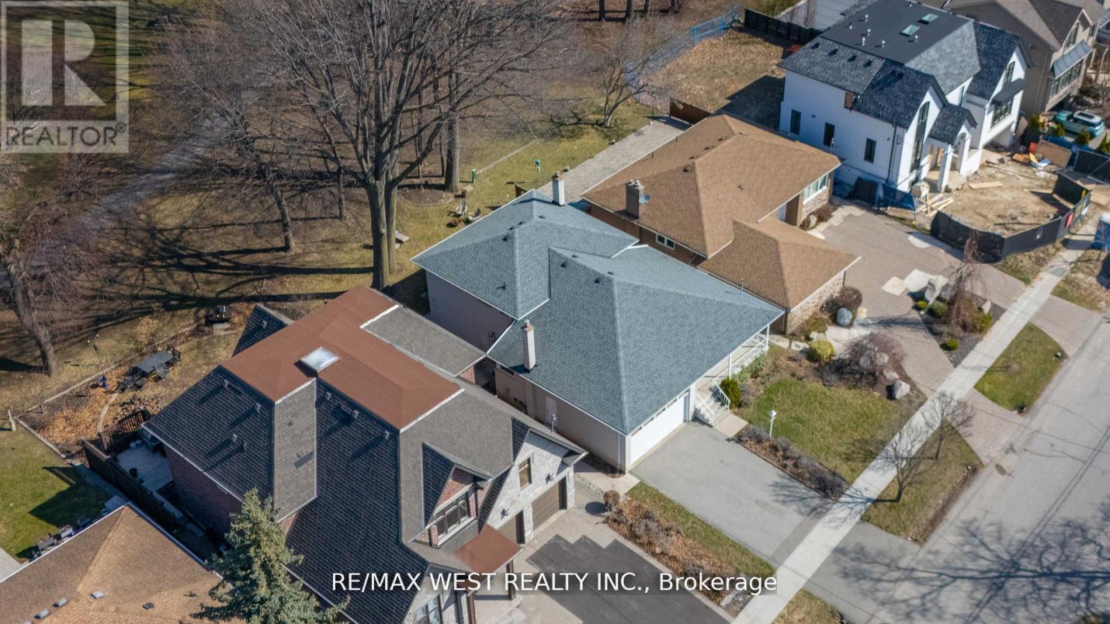 28 Braywin Drive, Toronto, Ontario  M9P 2P1 - Photo 28 - W12438364