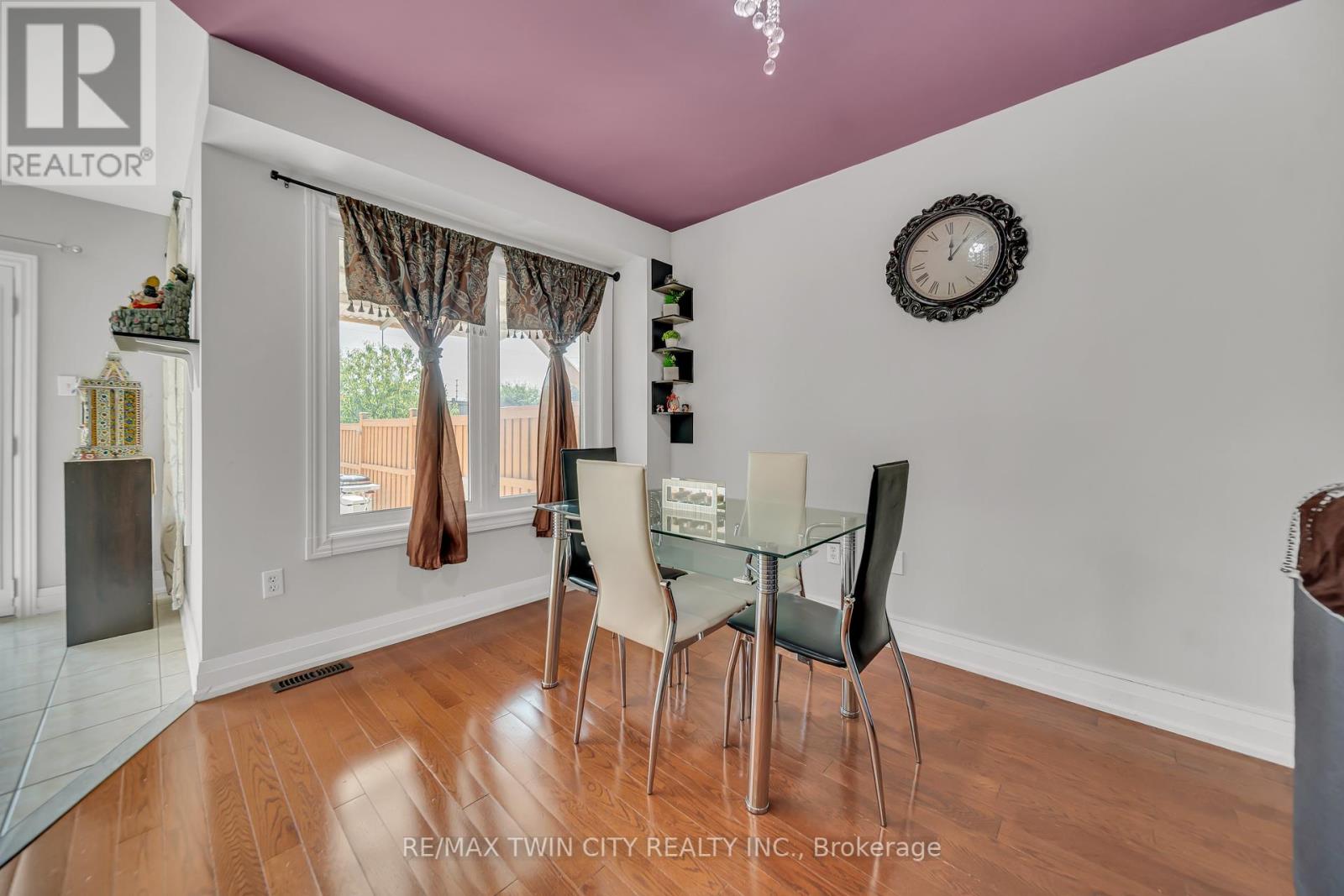 562 Orange Walk Crescent, Mississauga, Ontario  L5R 0A3 - Photo 12 - W12438394