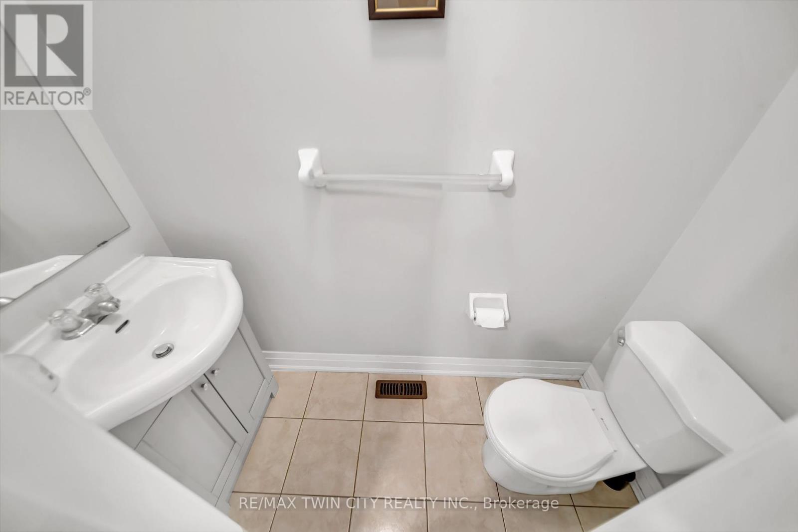562 Orange Walk Crescent, Mississauga, Ontario  L5R 0A3 - Photo 15 - W12438394