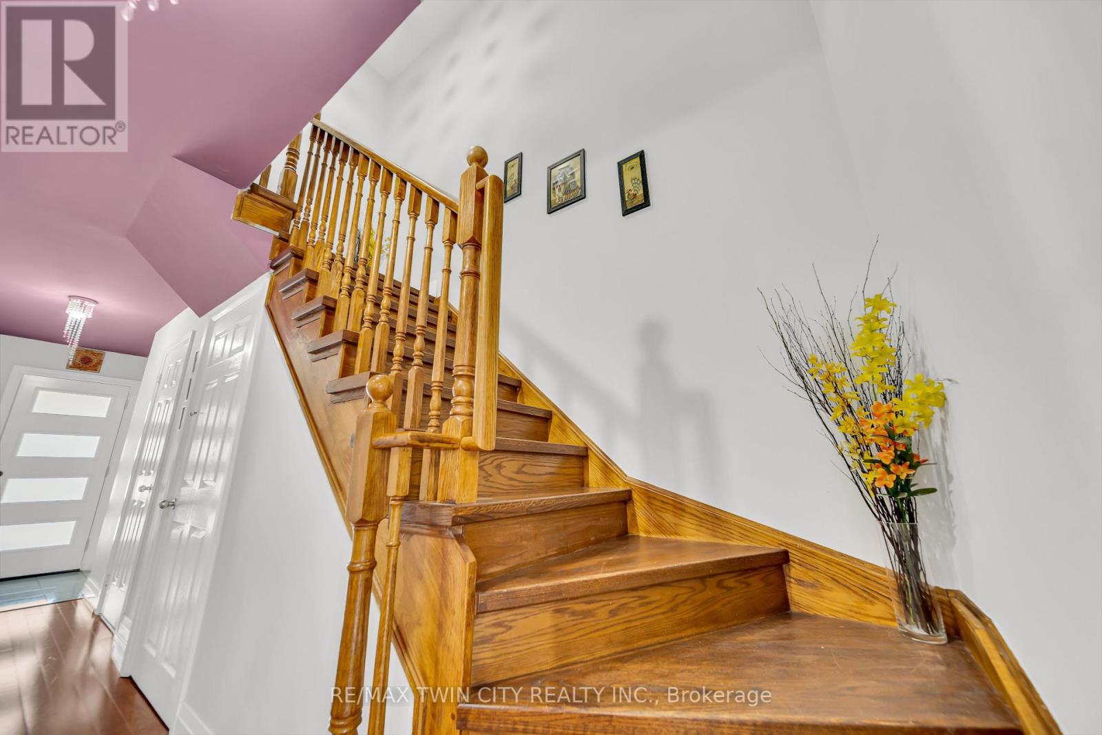 562 Orange Walk Crescent, Mississauga, Ontario  L5R 0A3 - Photo 16 - W12438394
