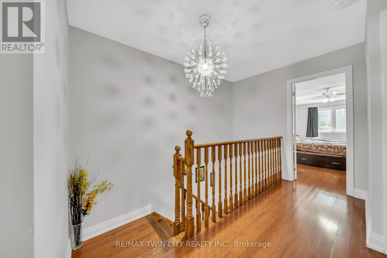 562 Orange Walk Crescent, Mississauga, Ontario  L5R 0A3 - Photo 17 - W12438394
