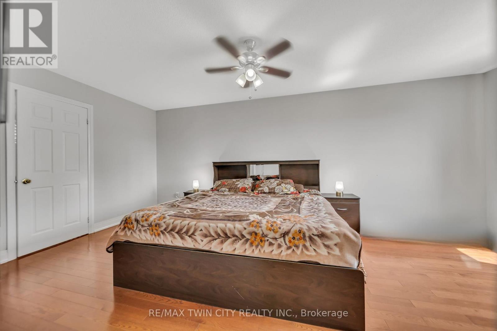 562 Orange Walk Crescent, Mississauga, Ontario  L5R 0A3 - Photo 18 - W12438394
