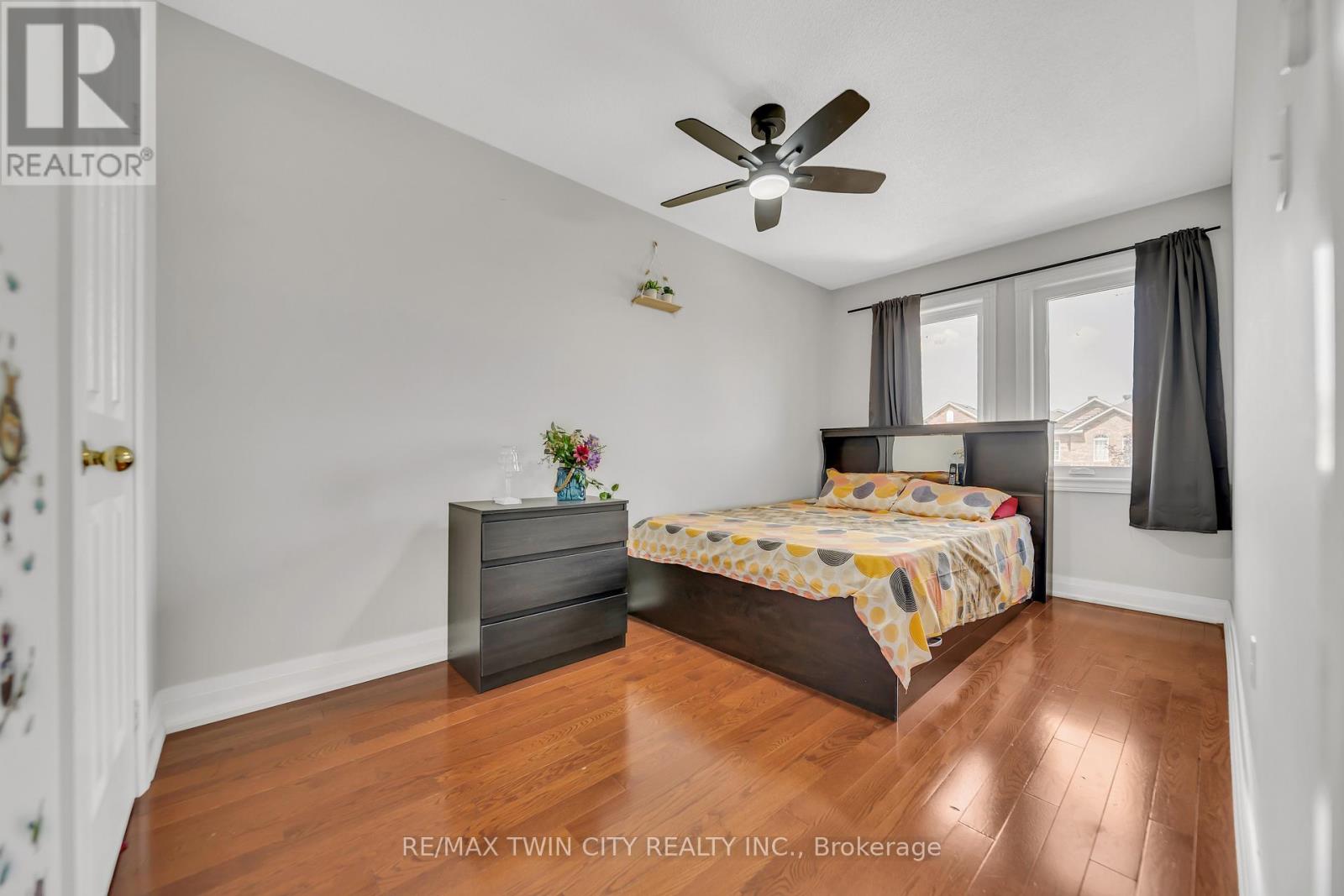 562 Orange Walk Crescent, Mississauga, Ontario  L5R 0A3 - Photo 22 - W12438394