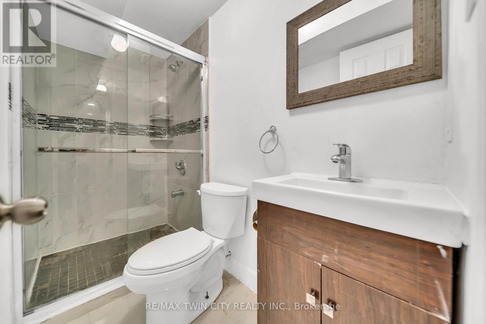562 Orange Walk Crescent, Mississauga, Ontario  L5R 0A3 - Photo 31 - W12438394