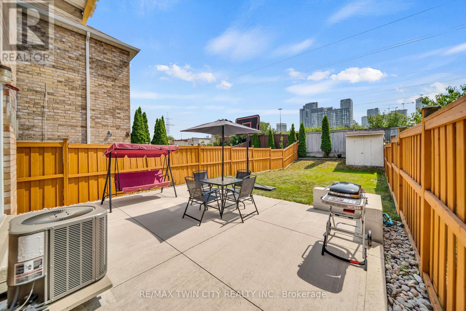 562 Orange Walk Crescent, Mississauga, Ontario  L5R 0A3 - Photo 35 - W12438394