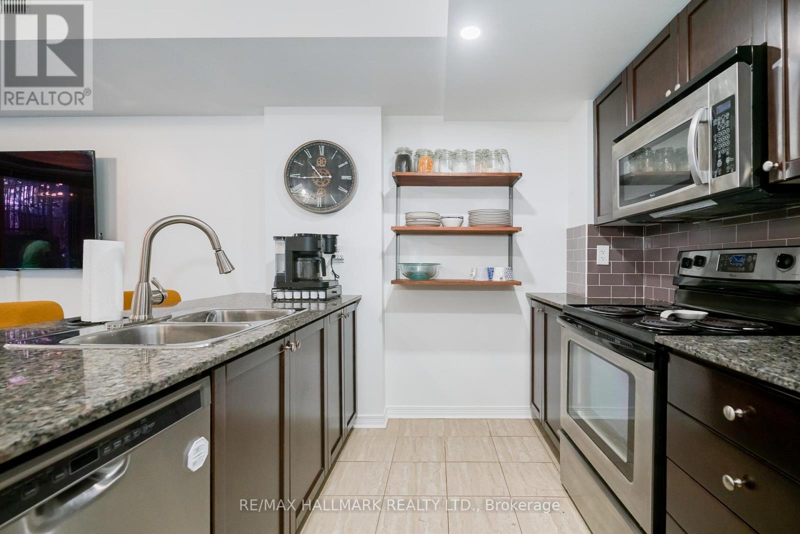 113 - 20 Foundry Avenue, Toronto, Ontario  M6H 4L1 - Photo 9 - W12438405