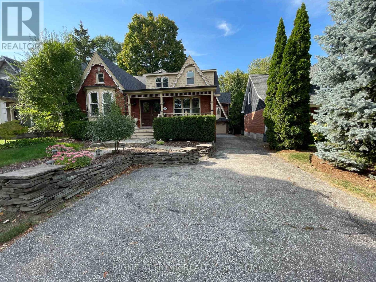 435 Maple Avenue, Oakville, Ontario  L6J 2J2 - Photo 1 - W12438409