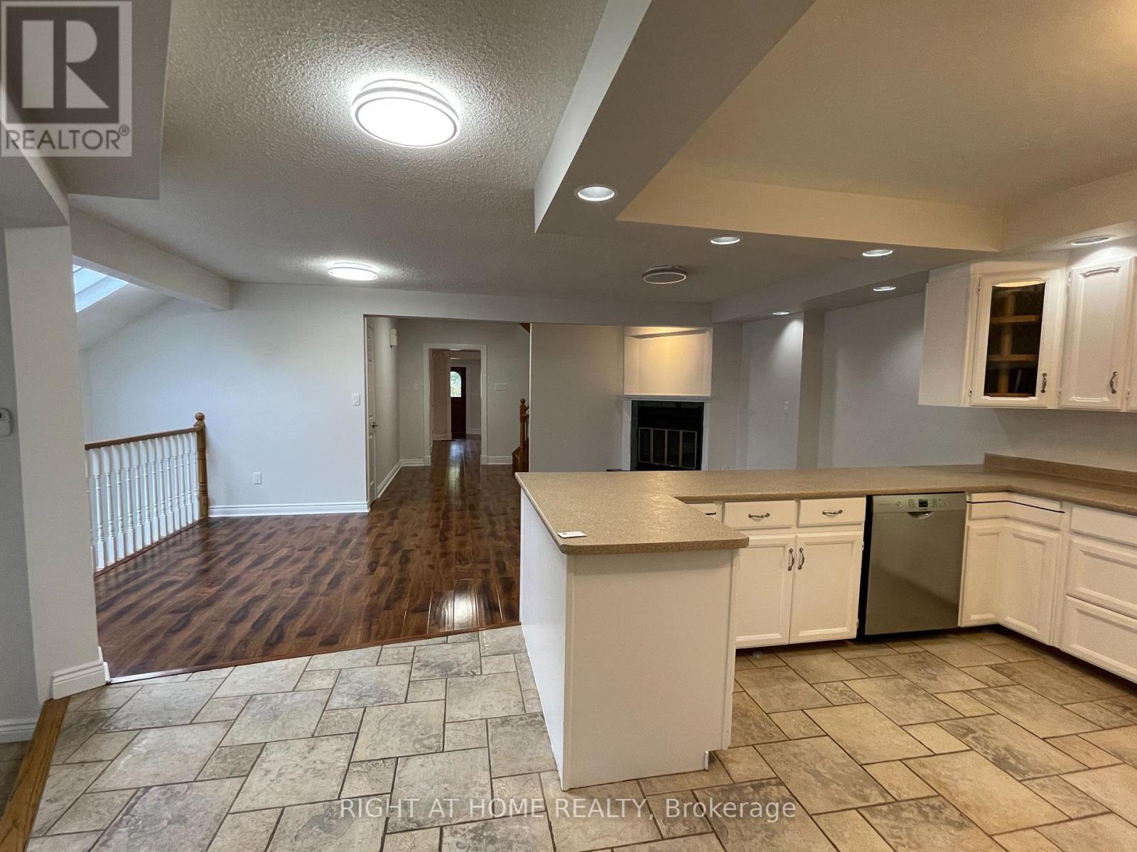 435 Maple Avenue, Oakville, Ontario  L6J 2J2 - Photo 10 - W12438409