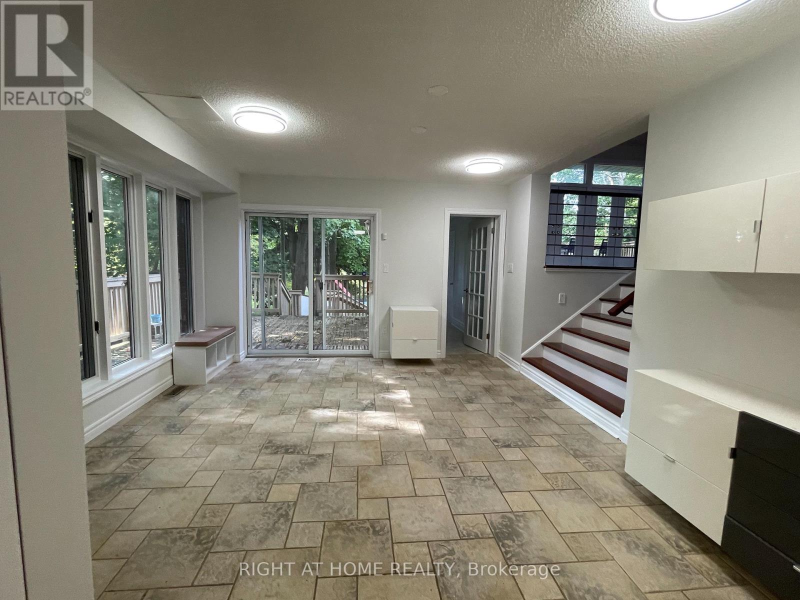 435 Maple Avenue, Oakville, Ontario  L6J 2J2 - Photo 12 - W12438409