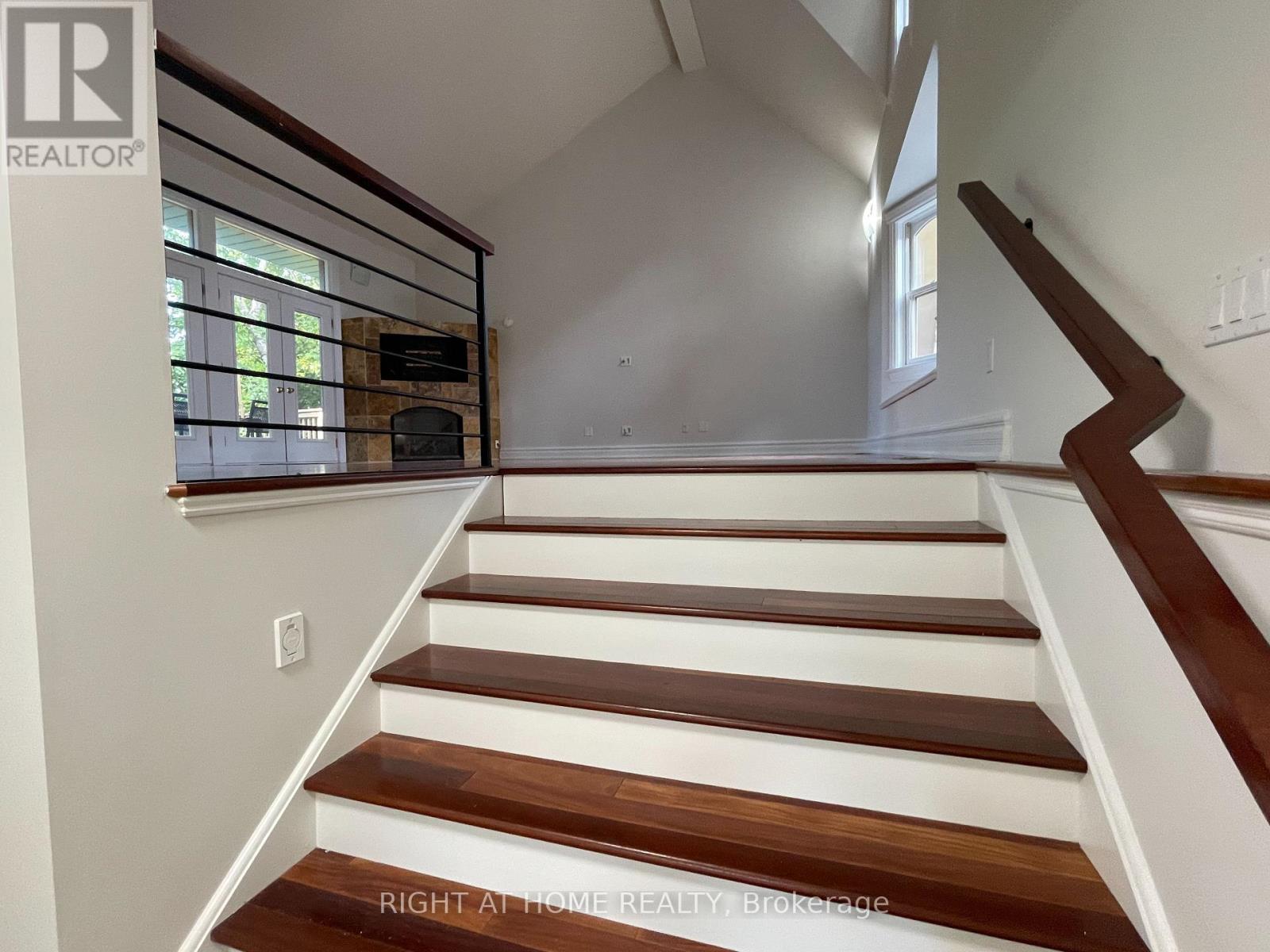 435 Maple Avenue, Oakville, Ontario  L6J 2J2 - Photo 14 - W12438409