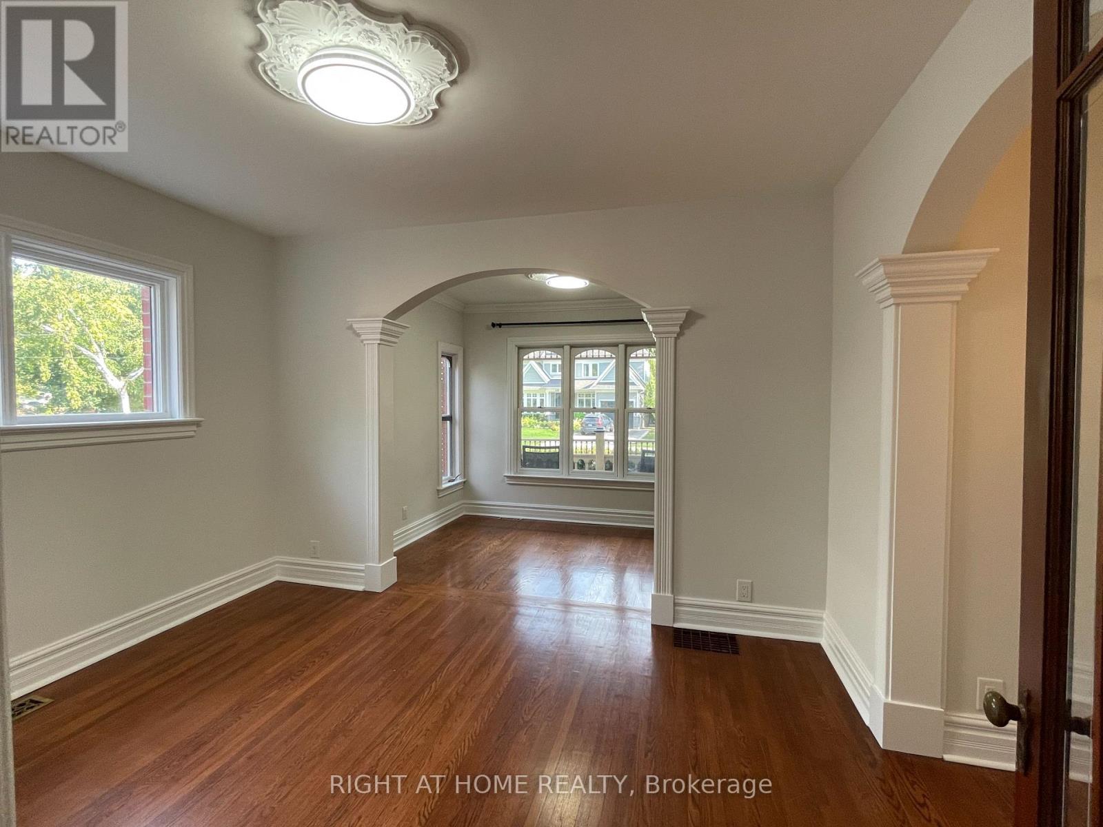 435 Maple Avenue, Oakville, Ontario  L6J 2J2 - Photo 4 - W12438409