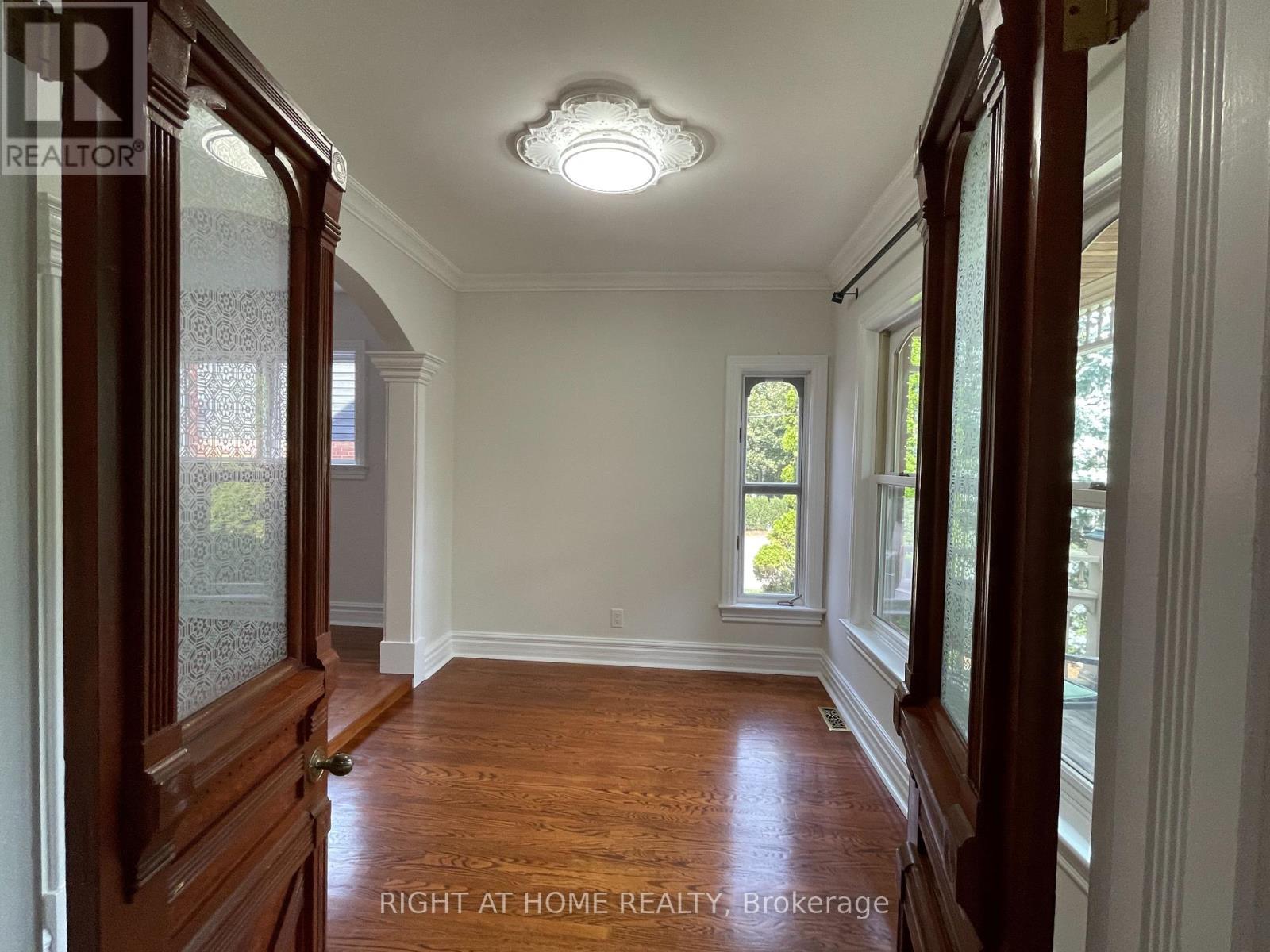 435 Maple Avenue, Oakville, Ontario  L6J 2J2 - Photo 7 - W12438409