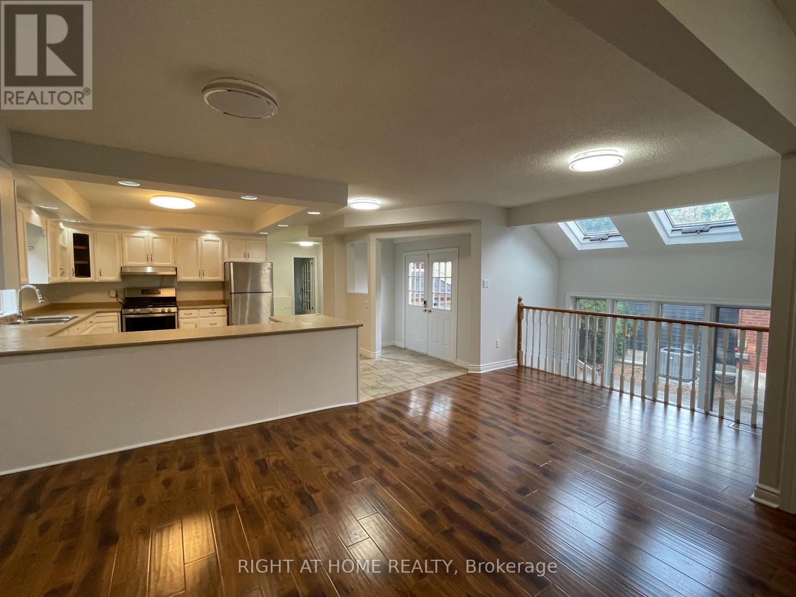 435 Maple Avenue, Oakville, Ontario  L6J 2J2 - Photo 8 - W12438409