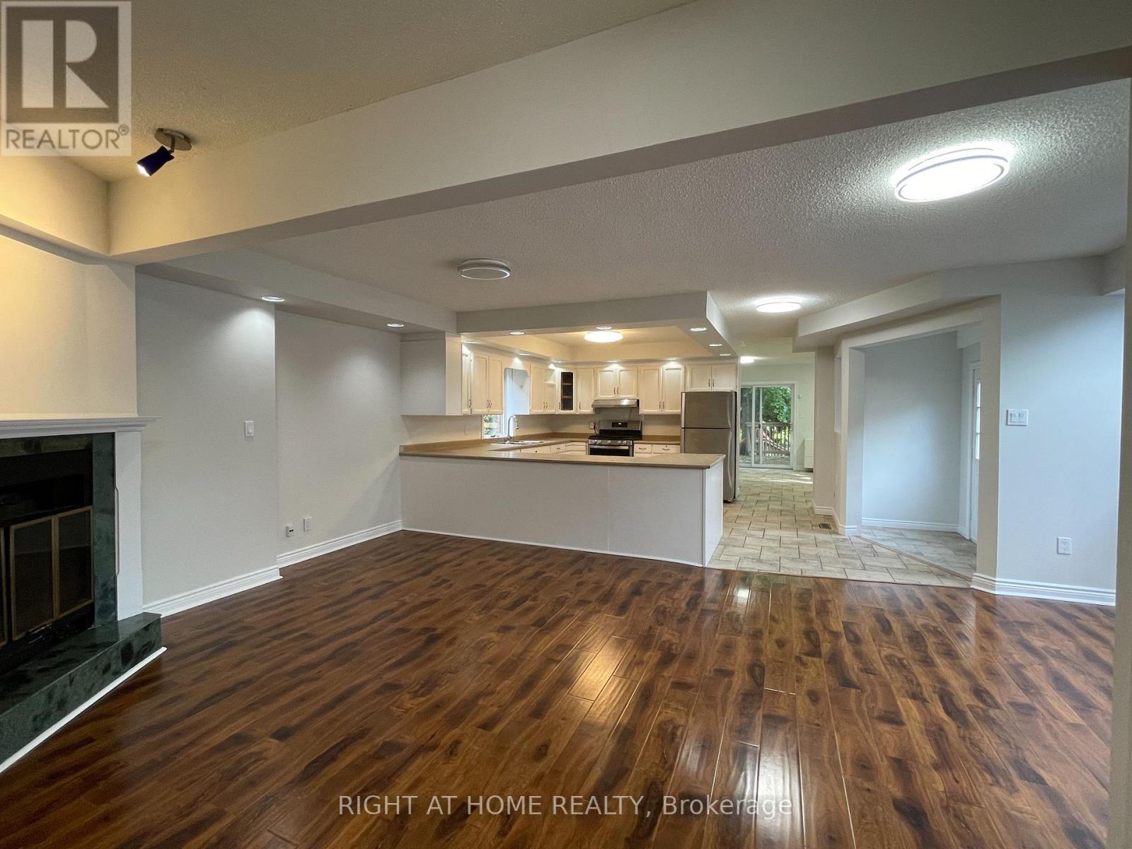 435 Maple Avenue, Oakville, Ontario  L6J 2J2 - Photo 9 - W12438409