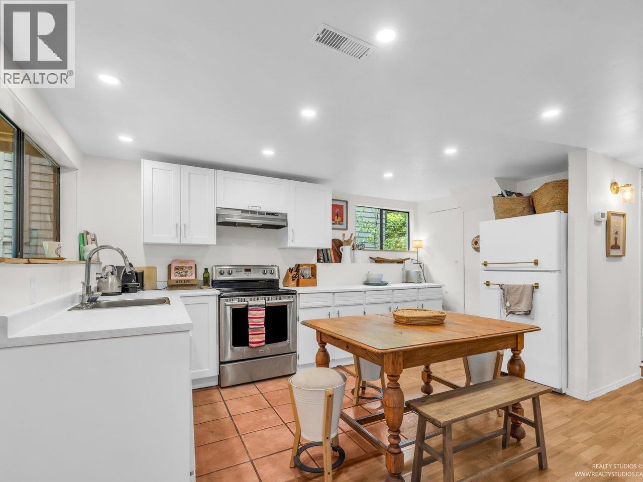 1706 Deep Cove Road, North Vancouver, British Columbia  V7G 1S5 - Photo 5 - R3038426
