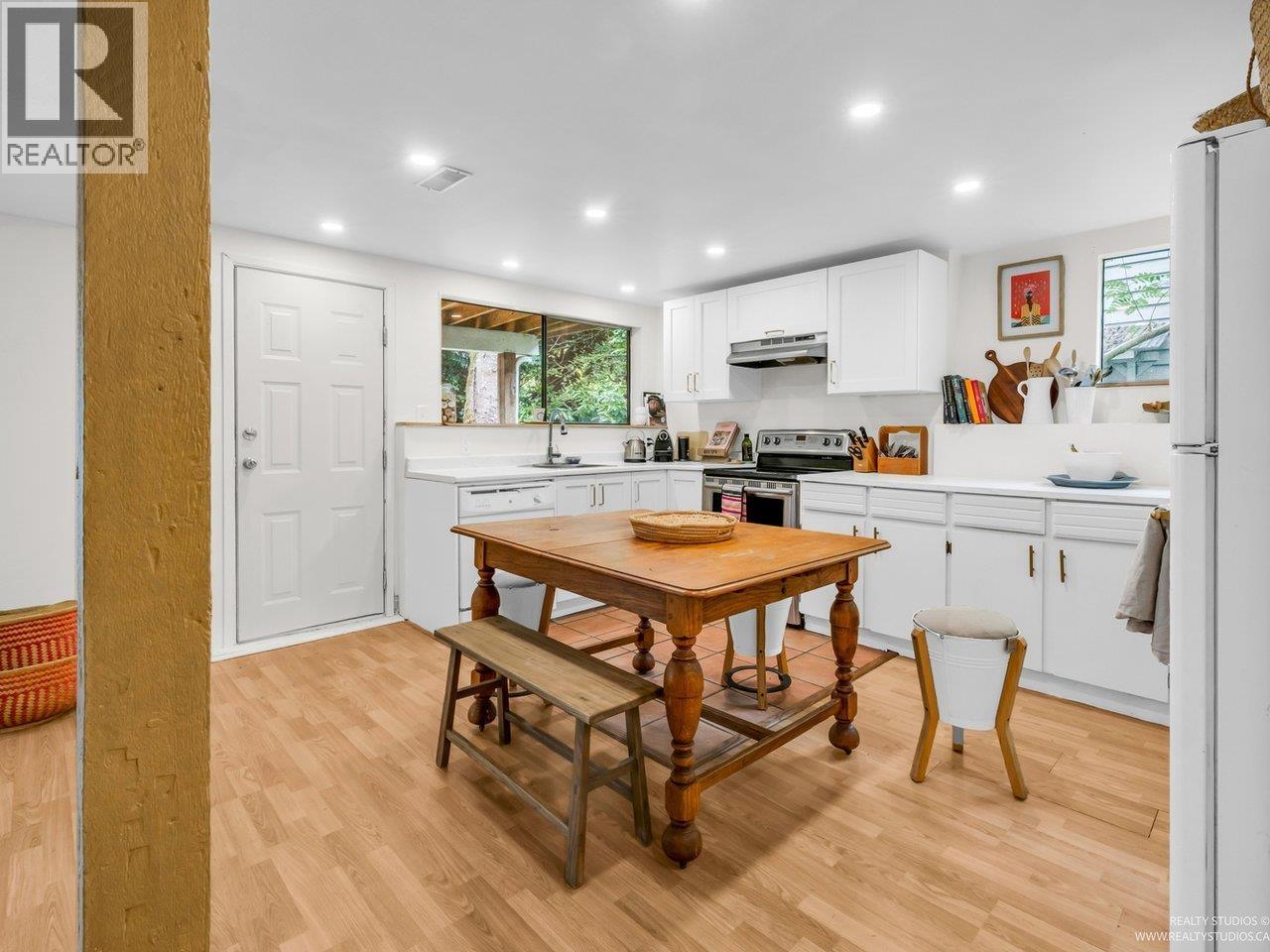 1706 Deep Cove Road, North Vancouver, British Columbia  V7G 1S5 - Photo 6 - R3038426