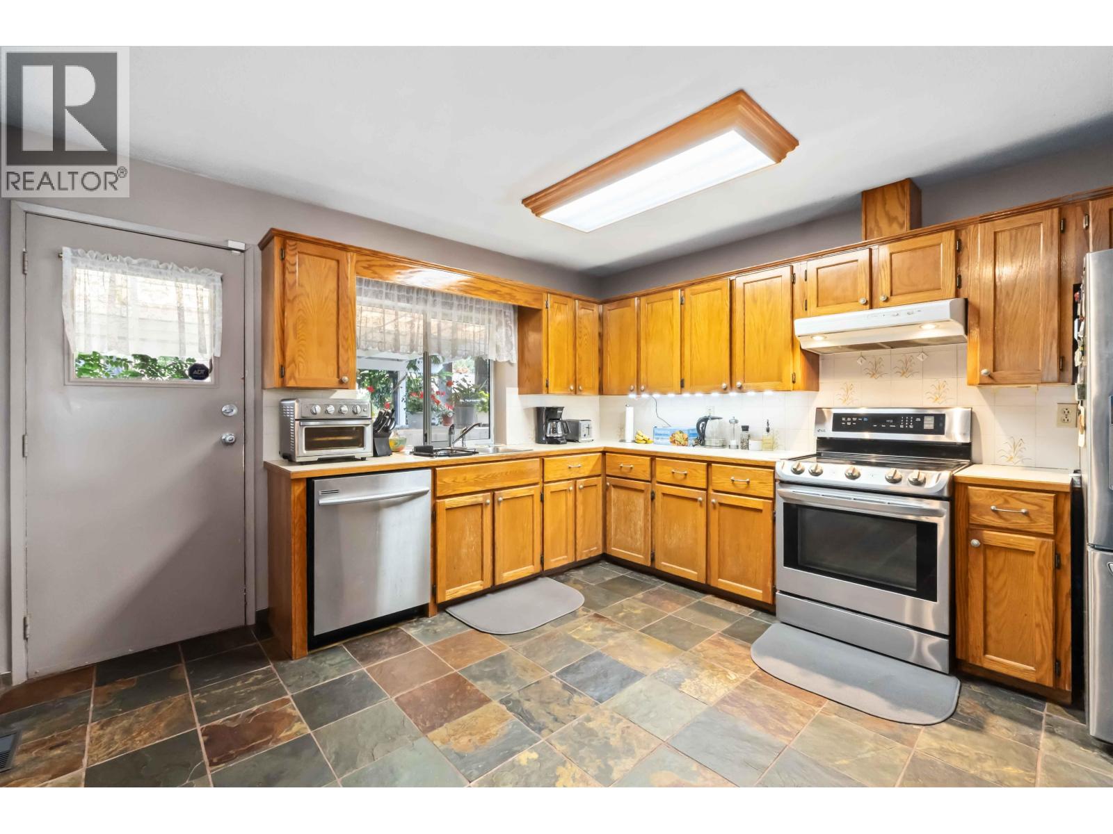 21064 Barker Avenue, Maple Ridge, British Columbia  V2X 8R6 - Photo 10 - R3040455