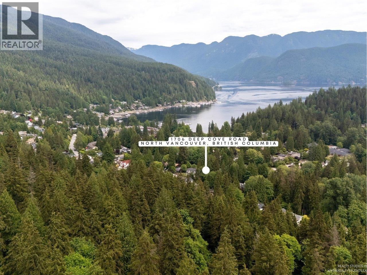 1706 Deep Cove Road, North Vancouver, British Columbia  V7G 1S5 - Photo 2 - R3038426