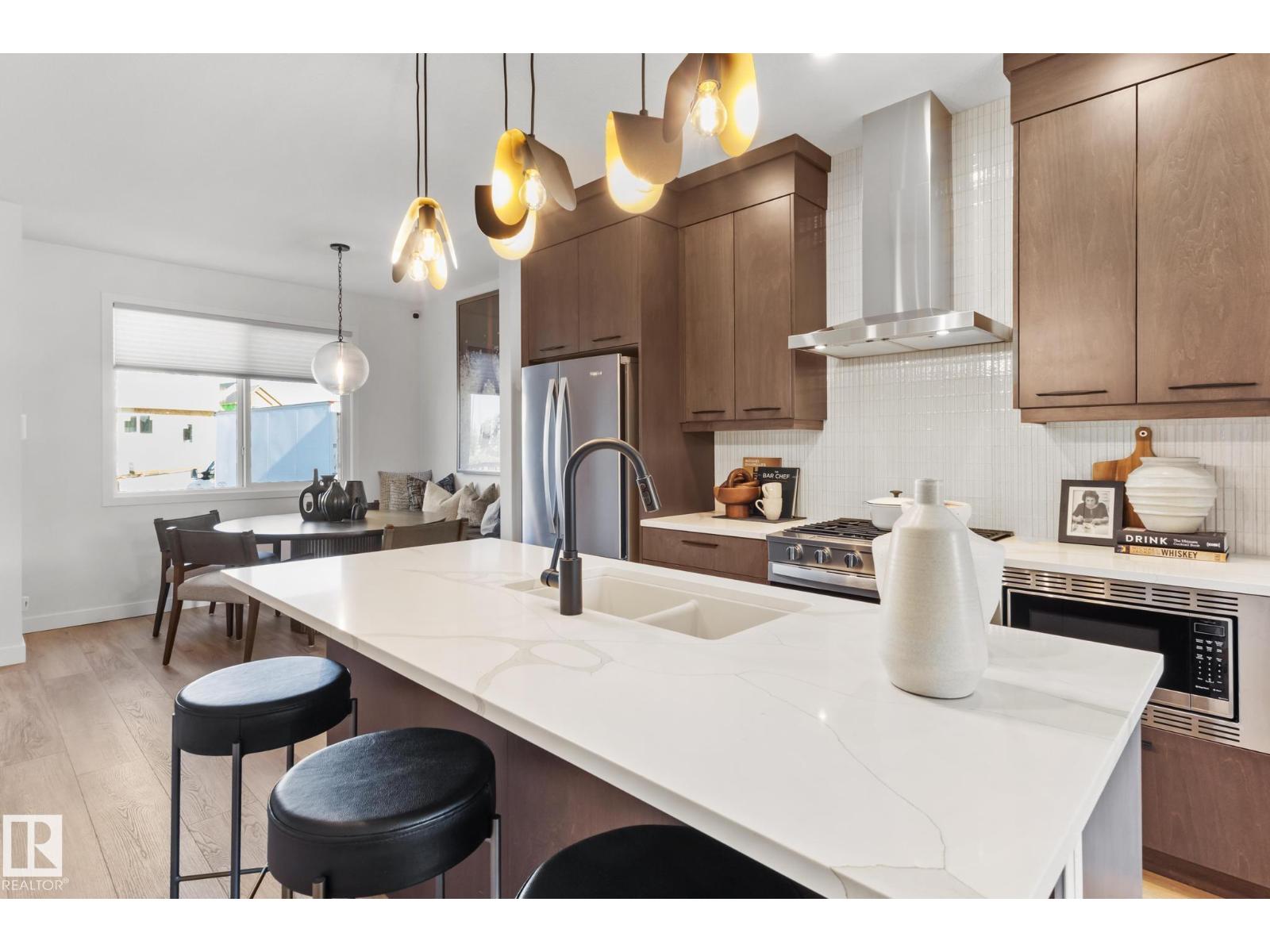 9121 Elves Lo Nw, Edmonton, Alberta  T6M 3G2 - Photo 2 - E4460298