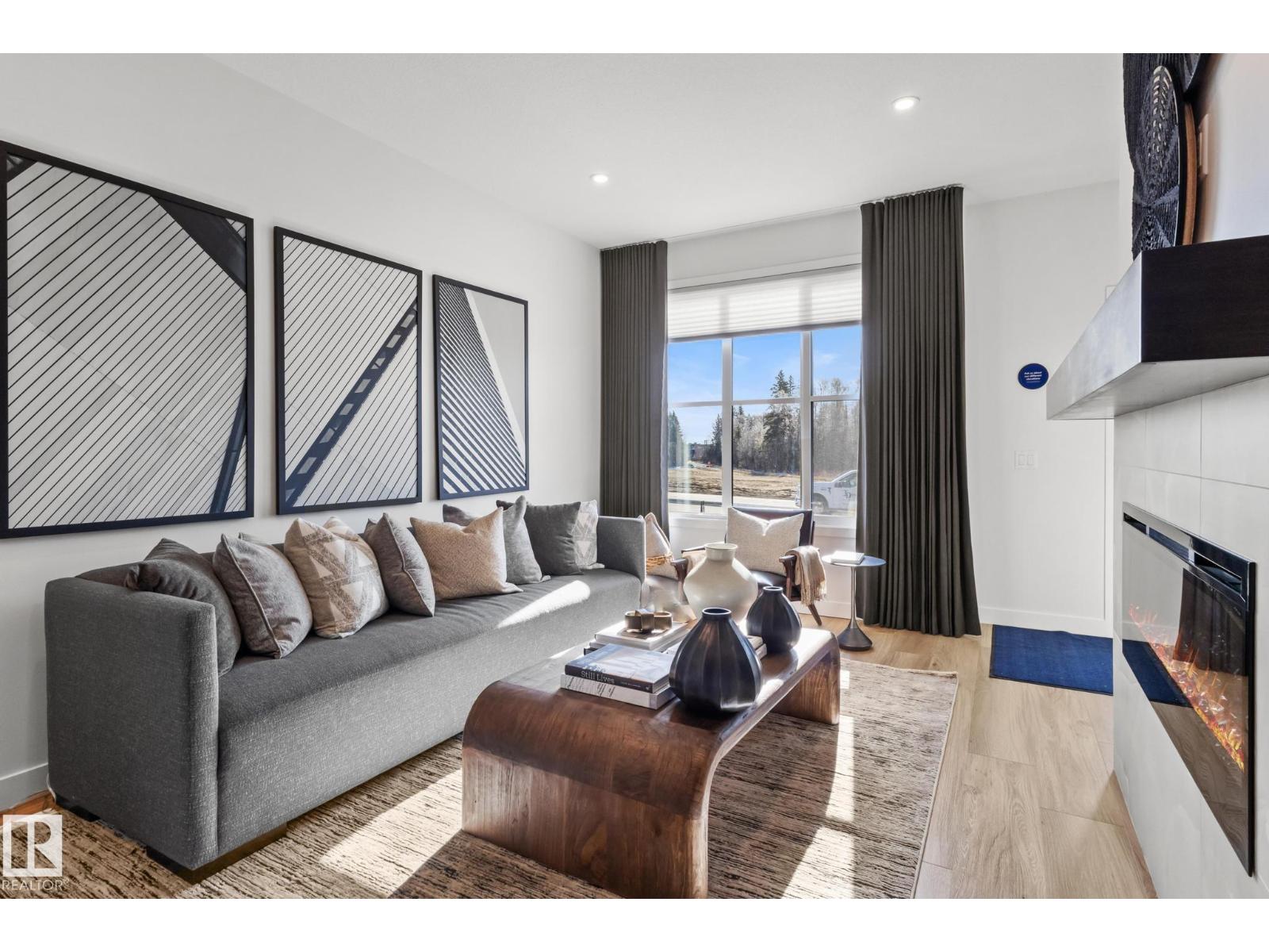 9121 Elves Lo Nw, Edmonton, Alberta  T6M 3G2 - Photo 4 - E4460298