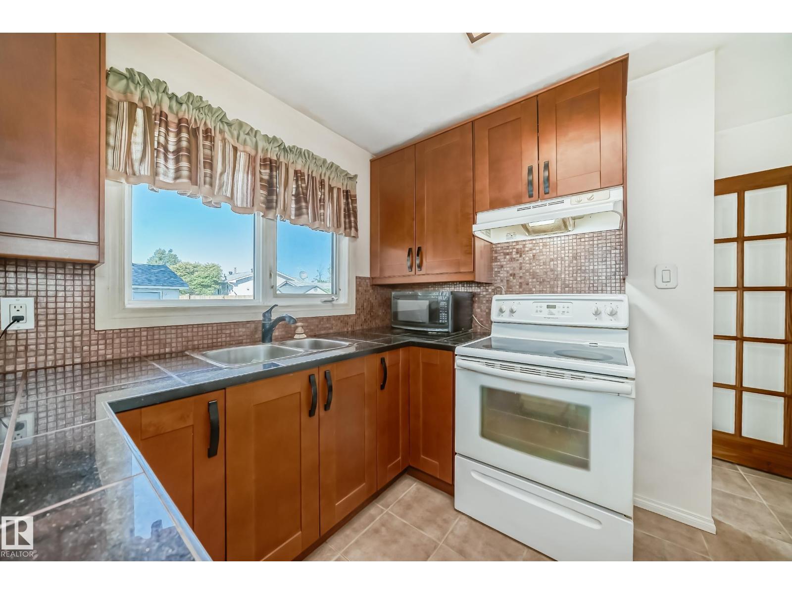 6308 144a Av Nw, Edmonton, Alberta  T5A 1S4 - Photo 10 - E4460300