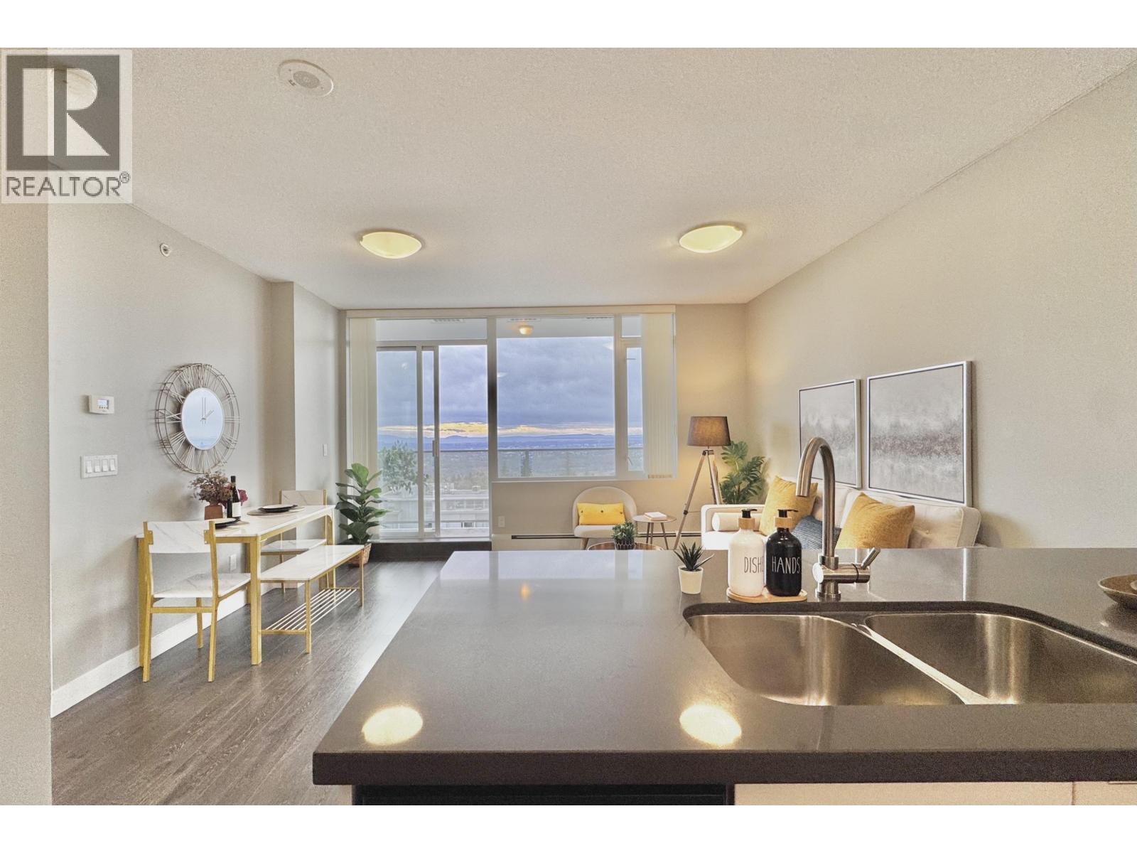 Listing Picture 6 of 15 : 1103 9025 HIGHLAND COURT, Burnaby / 本拿比 - 魯藝地產 Yvonne Lu Group - MLS Medallion Club Member