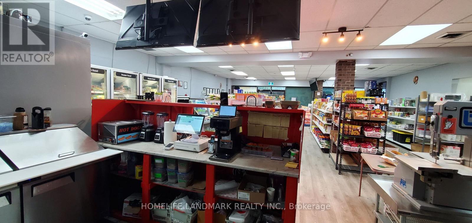 1 - 6710 Drummond Rd, Niagara Falls, Ontario  L2G 4P1 - Photo 11 - X12438354