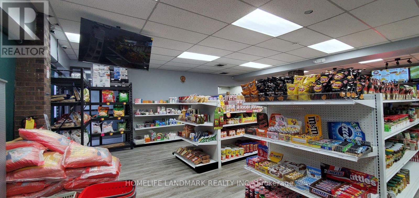 1 - 6710 Drummond Rd, Niagara Falls, Ontario  L2G 4P1 - Photo 17 - X12438354