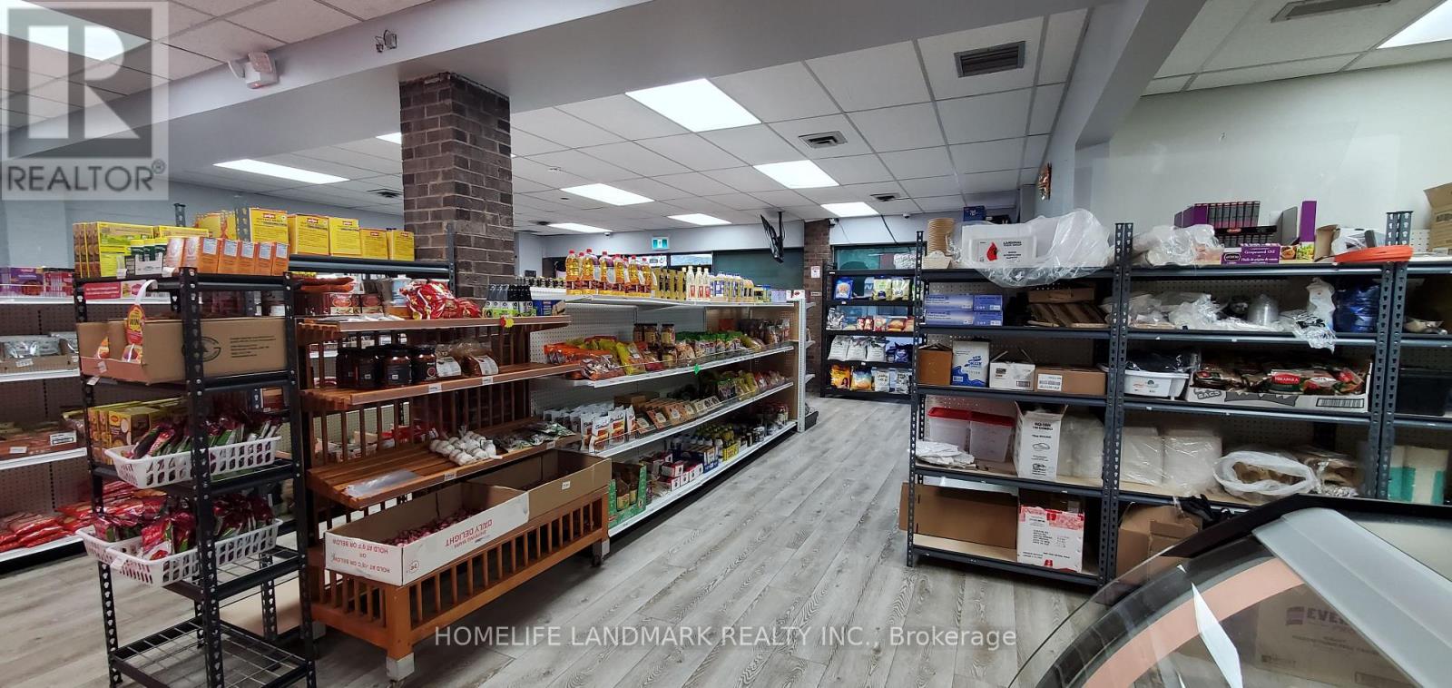 1 - 6710 Drummond Rd, Niagara Falls, Ontario  L2G 4P1 - Photo 2 - X12438354