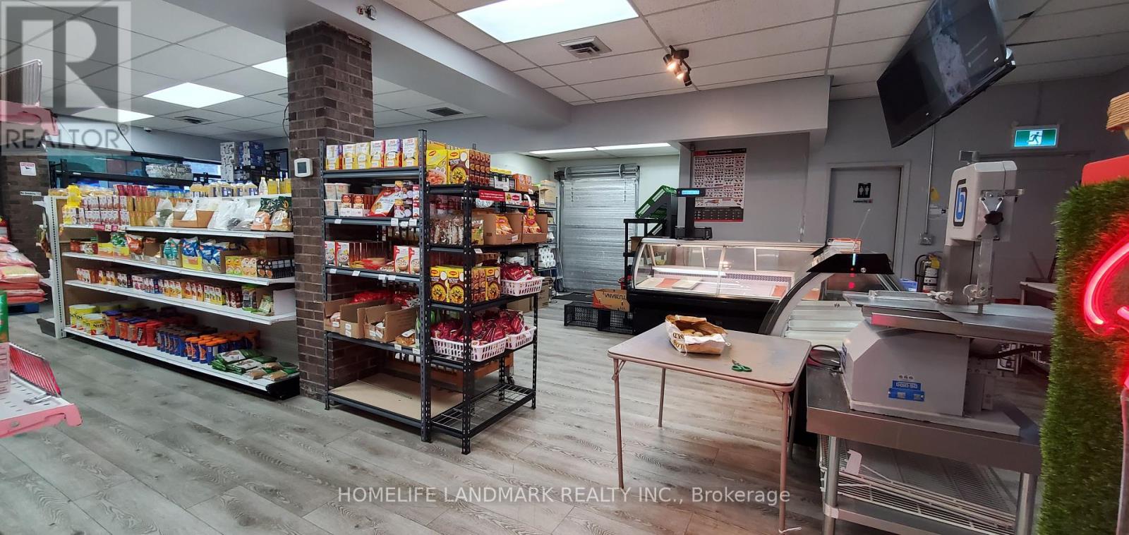 1 - 6710 Drummond Rd, Niagara Falls, Ontario  L2G 4P1 - Photo 5 - X12438354