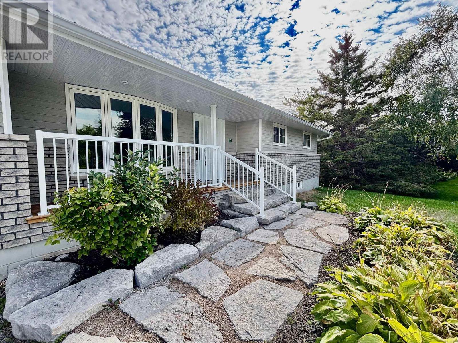 23 Bruce Street, Kawartha Lakes, Ontario  K0M 2M0 - Photo 4 - X12438368
