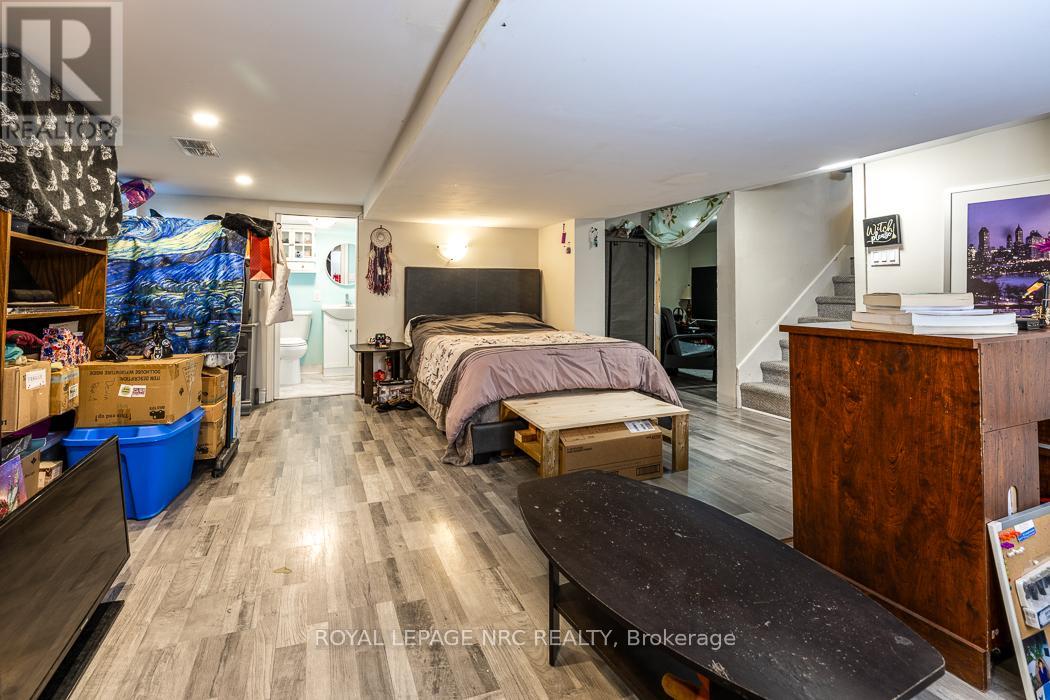 14 Oakwood Avenue, St. Catharines, Ontario  L2P 1L1 - Photo 12 - X12438410