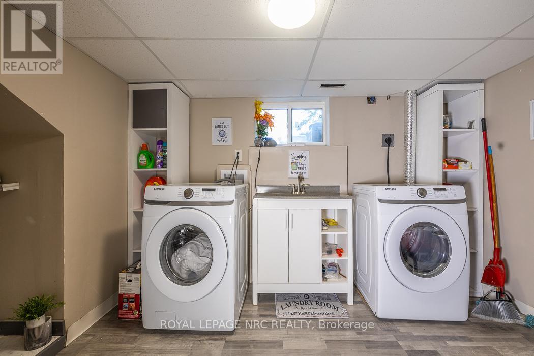 14 Oakwood Avenue, St. Catharines, Ontario  L2P 1L1 - Photo 15 - X12438410