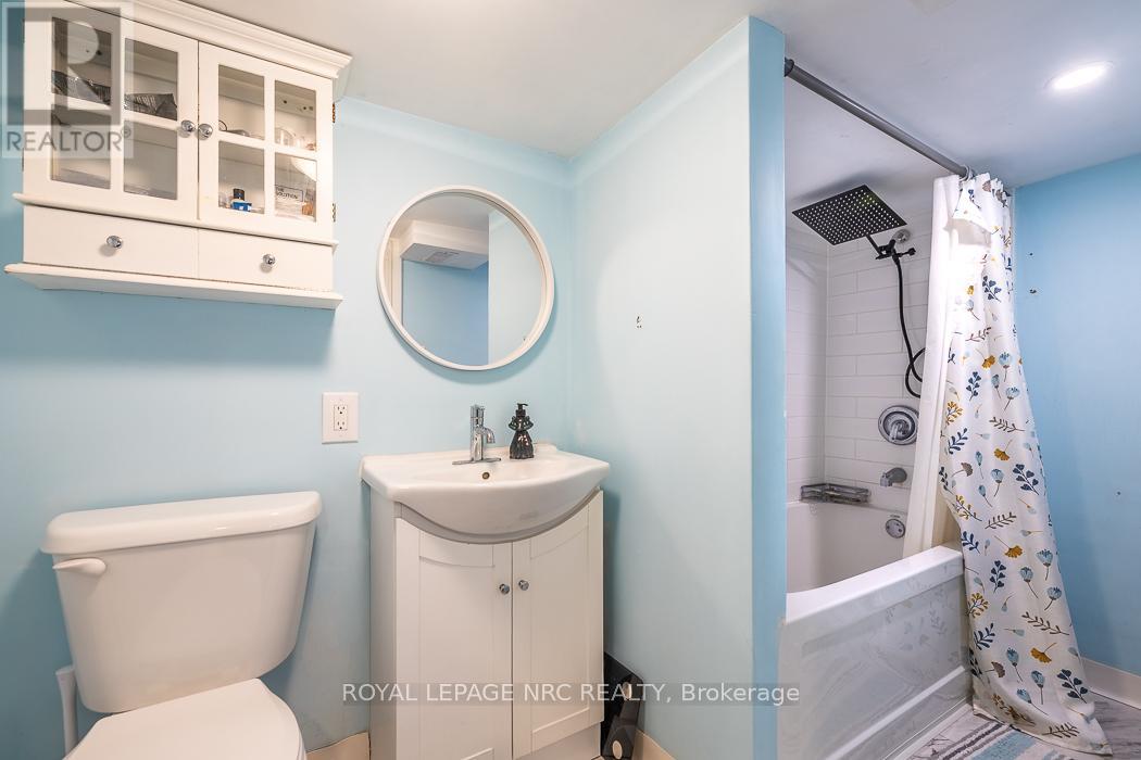 14 Oakwood Avenue, St. Catharines, Ontario  L2P 1L1 - Photo 16 - X12438410