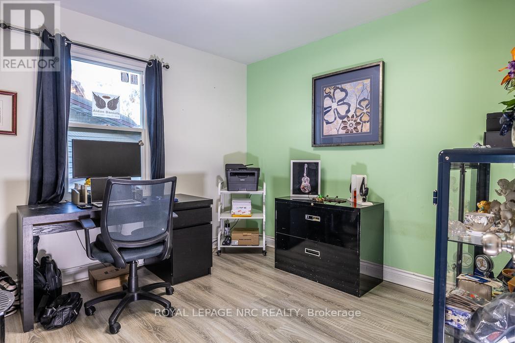 14 Oakwood Avenue, St. Catharines, Ontario  L2P 1L1 - Photo 8 - X12438410