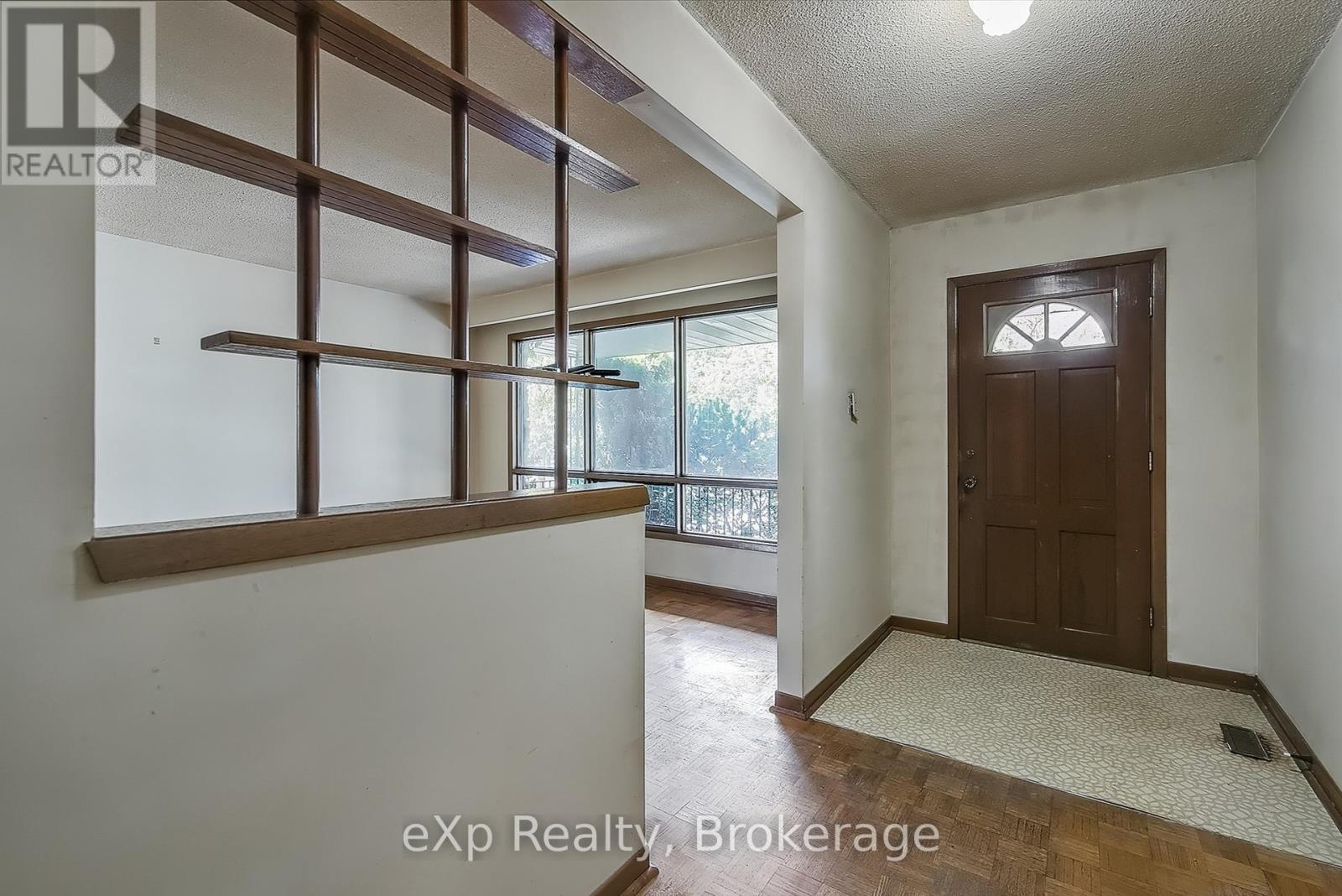 2632 Birch Crescent, Mississauga, Ontario  L5J 4H1 - Photo 3 - W12438499