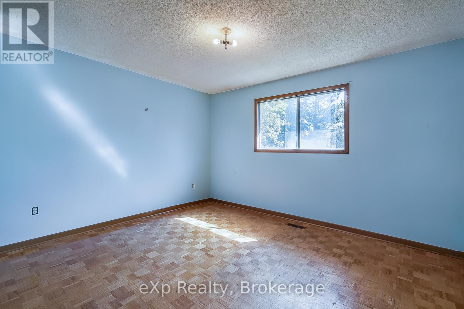 2632 Birch Crescent, Mississauga, Ontario  L5J 4H1 - Photo 7 - W12438499